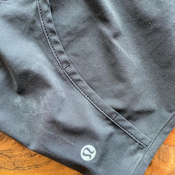 Lululemon run times short size 6 - Picture 5 of 5